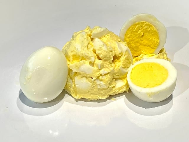 1/2 lb Egg Salad.